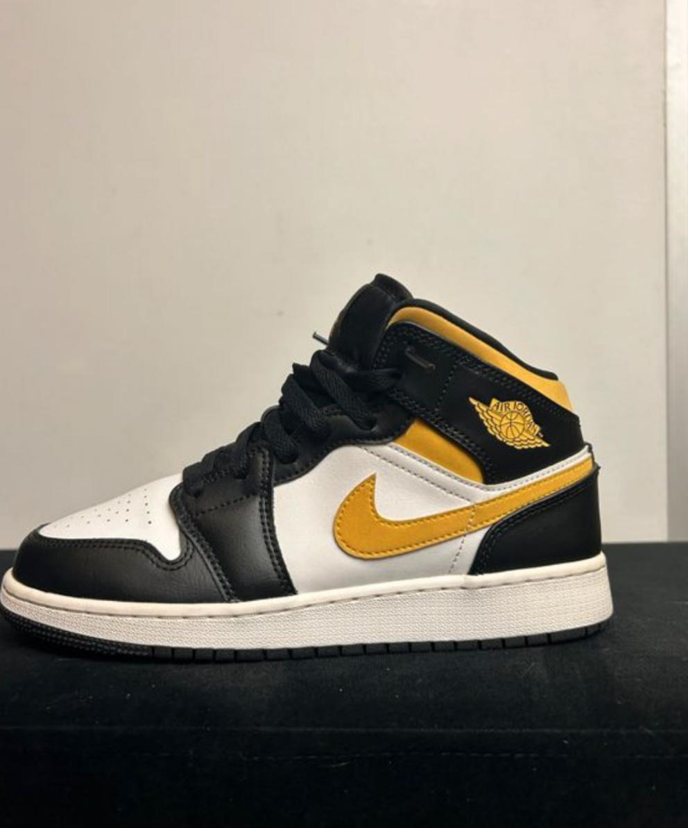 Air Jordan/black-white-yellow