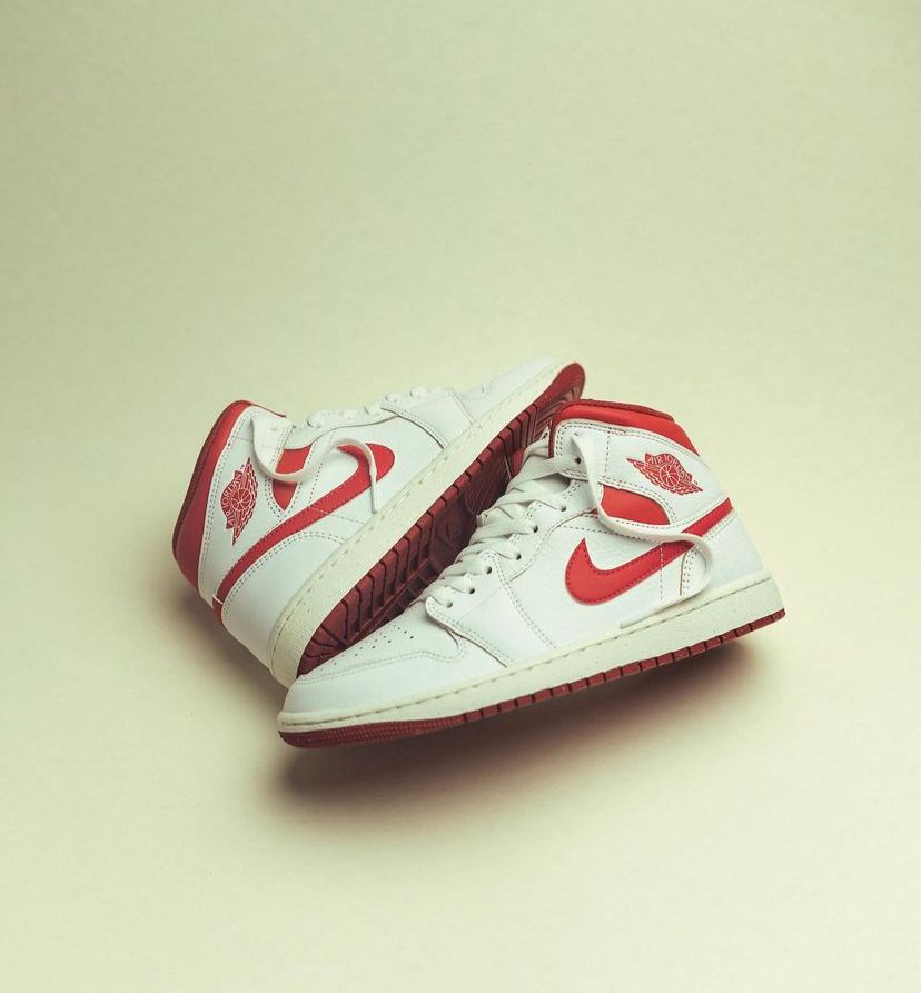 AIR JORDAN 1 MID / WHITE - RED