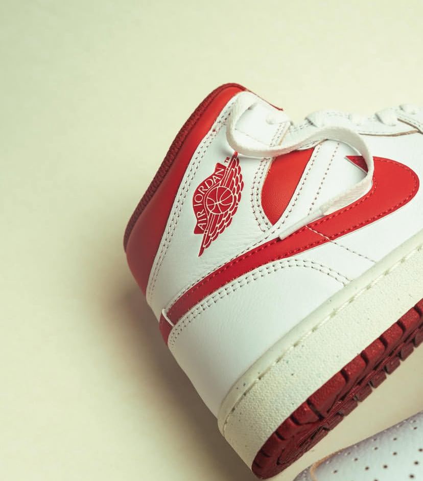 AIR JORDAN 1 MID / WHITE - RED