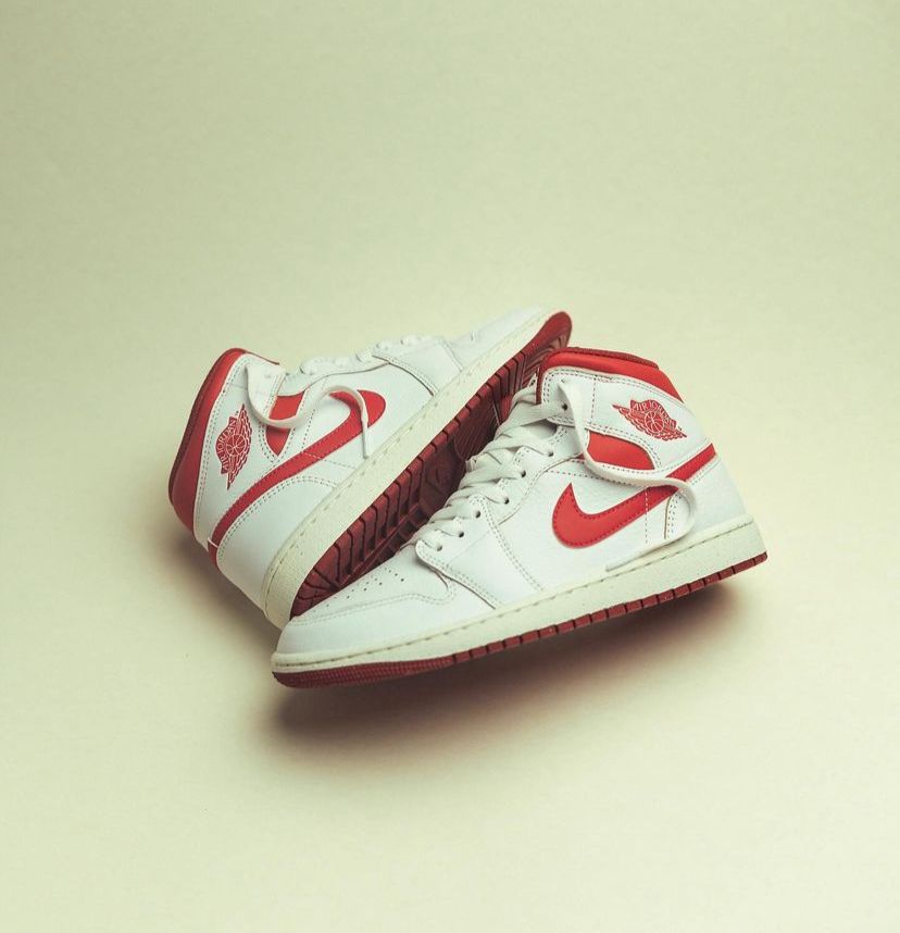 AIR JORDAN 1 MID / WHITE - RED